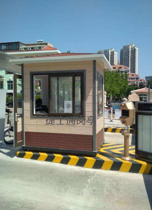 煙臺市，萊山區迎春大街綠色家園雕花板保安亭