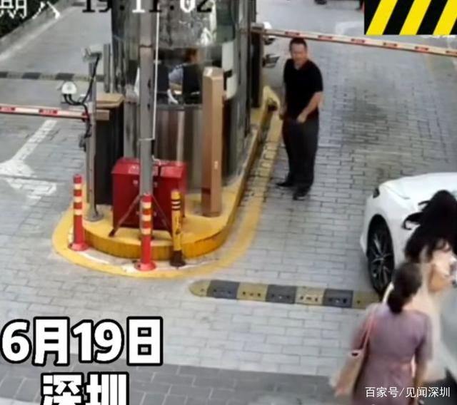 又是油門(mén)當剎車(chē)，深圳女司機剛啟動(dòng)就撞翻崗亭，女保安員骨折受傷