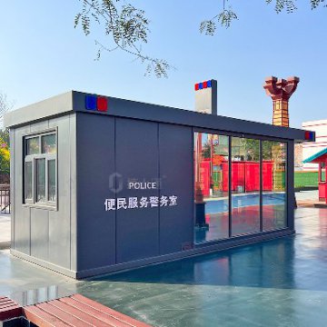 景區便民服務(wù)警務(wù)室，為游客提供方便服務(wù)